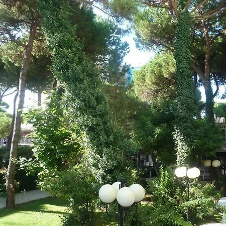 Astra Hotel 3*